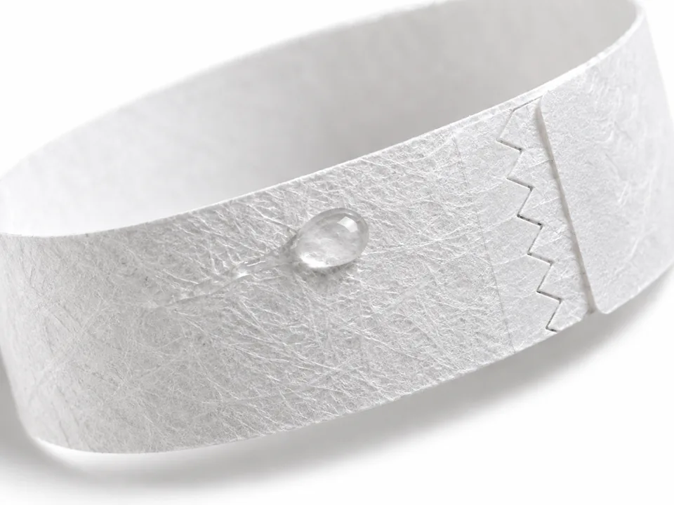 Qué es el Tyvek y por qué se usa para pulseras de eventos